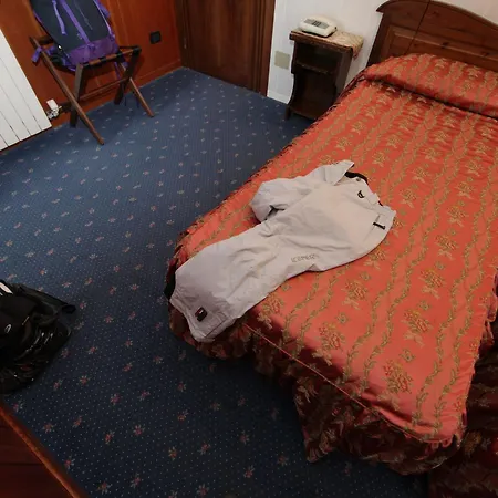 Hotel Santa San 3*